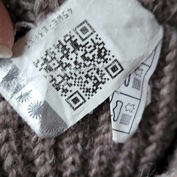 UGG Cardy # 5649 soft brown knit with Ugg wooden 2 button boots. Size 5 - Picture 14 of 16